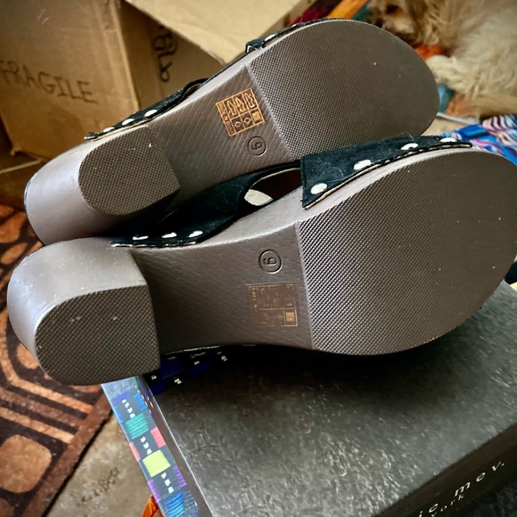 NWOB 3” Black cross-strap design with 3” dark heels. Soft, suede-like material - Picture 4 of 4